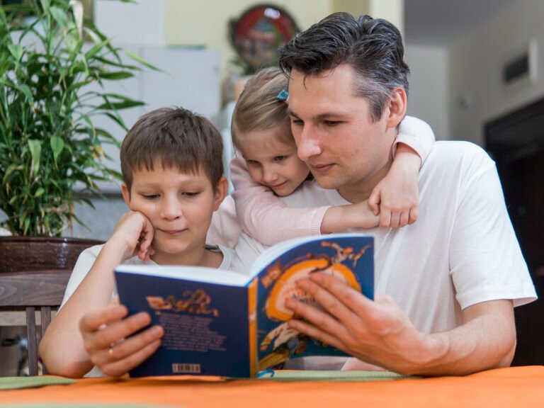 SKAITYMAS – STEBUKLINGAS TILTAS Į VAIKO PASAULĮ