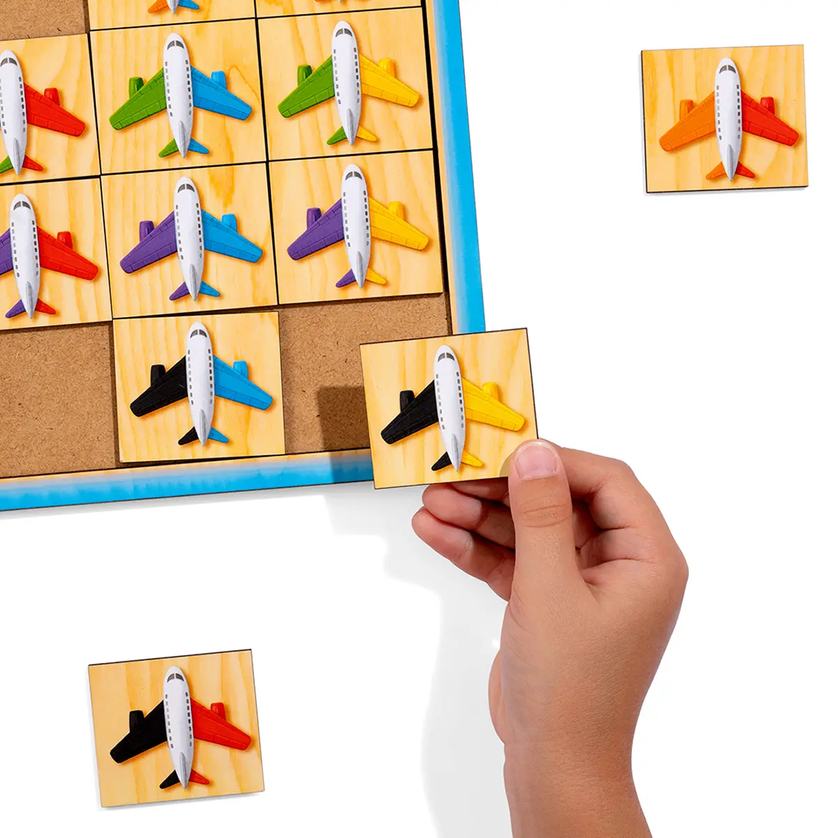 Medinė dėlionė–rūšiuoklis „Lėktuvai: spalvos“ - Image 5